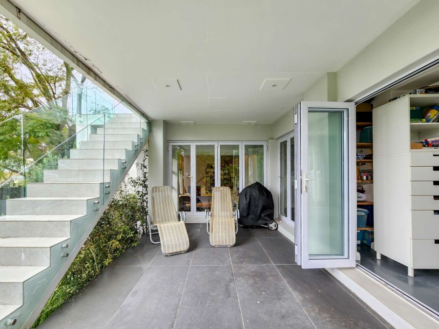 To Let 5 Bedroom Property for Rent in Vredehoek Western Cape